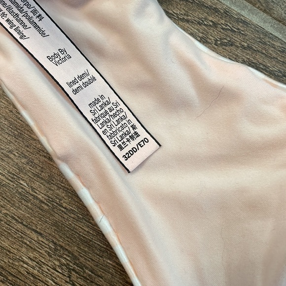 Victoria Secret Bra - Picture 3 of 4